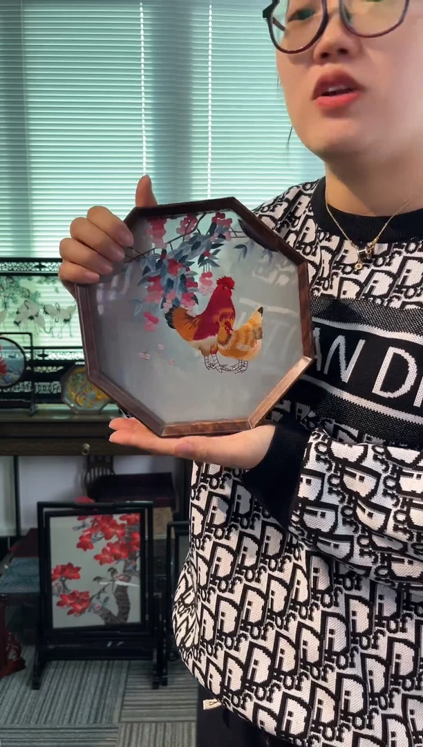 织绣以芊手扇摆台
