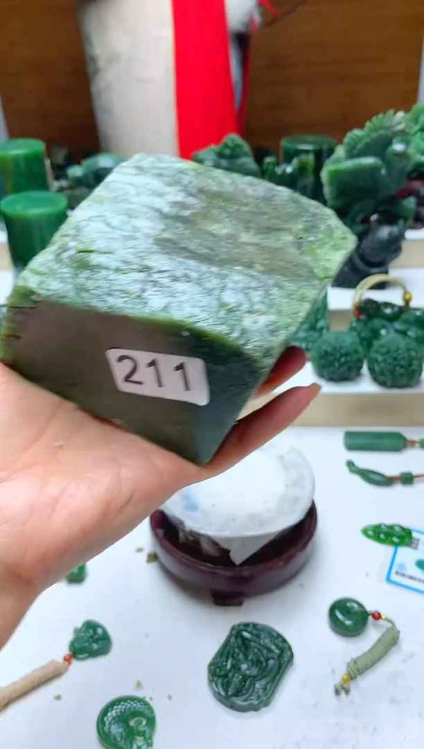 未镶嵌和田玉摆件1