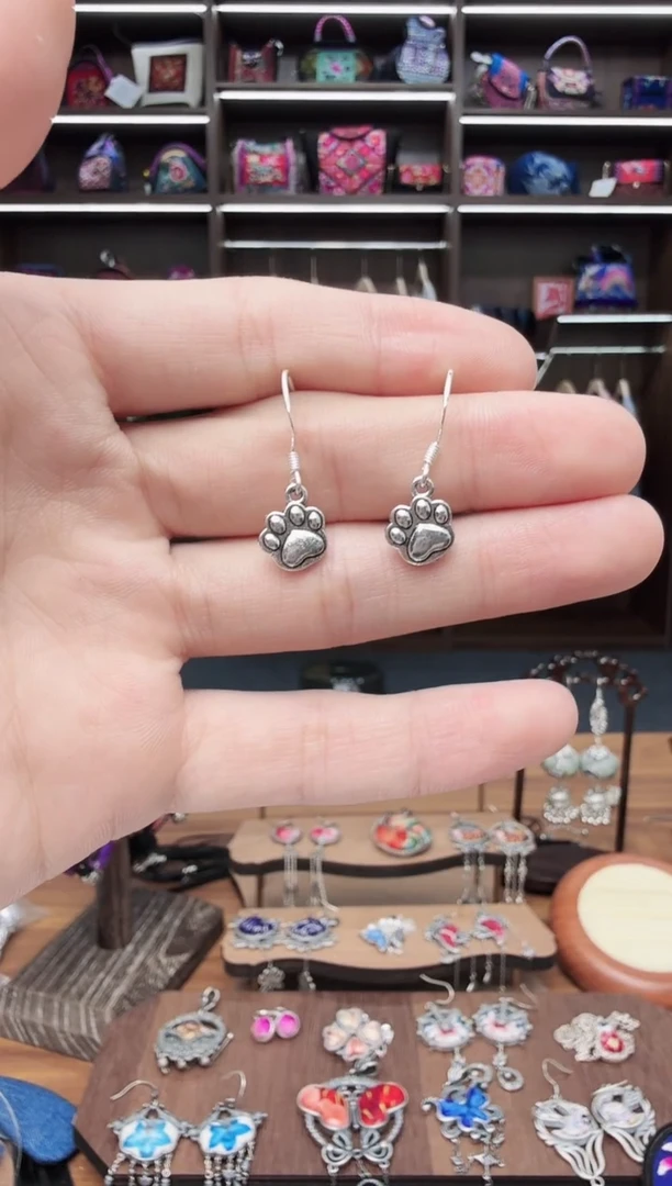 织绣27蒙阿苏苗绣传承店