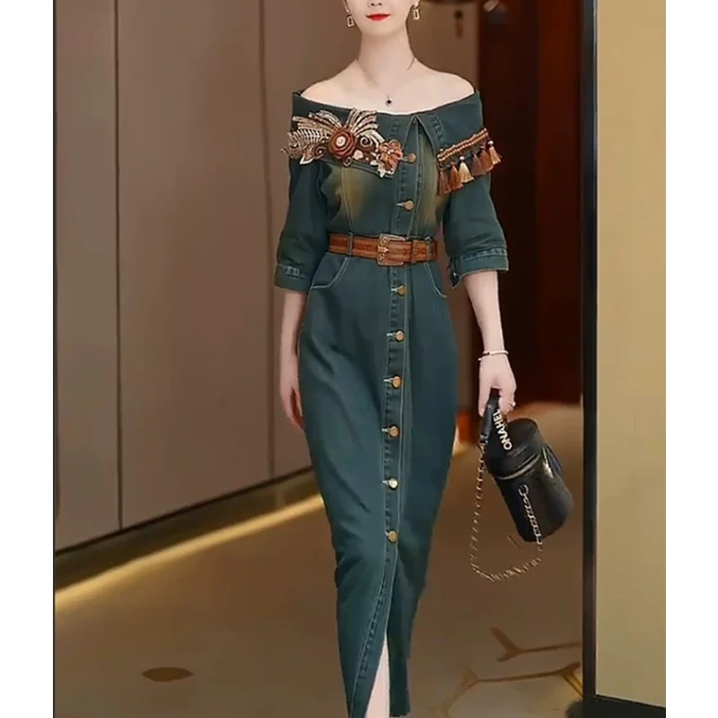 复古重工刺绣一字肩牛仔连衣裙女气质收腰长裙2024春夏新款S9928