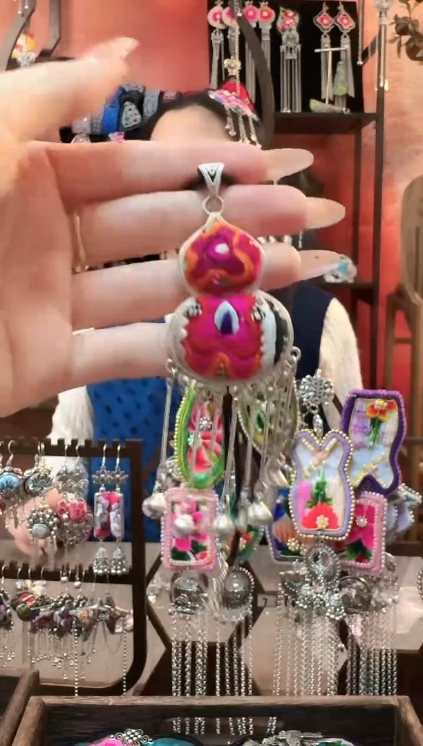 织绣云织谣民族风精美饰品 144