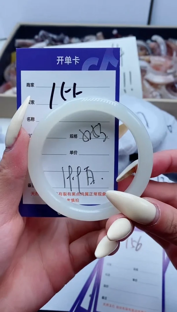 【闪购商品】石英质玉手镯未镶嵌155-52