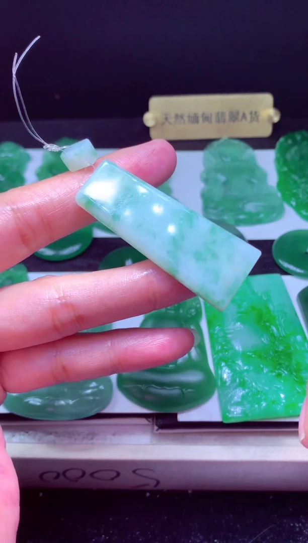 未镶嵌定制翡翠起****阁天然缅甸翡翠A货毛货吊坠