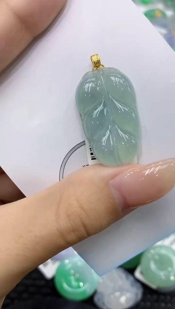 颈饰18K金镶嵌翡翠111111111111