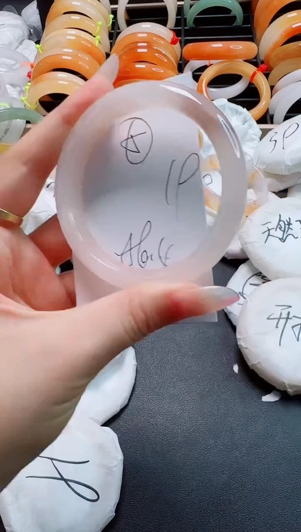 石英质玉手镯未镶嵌5