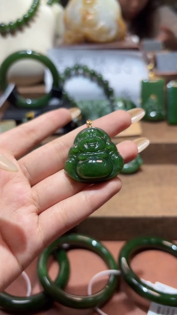 颈饰18K金镶嵌和田玉（碧玉）1