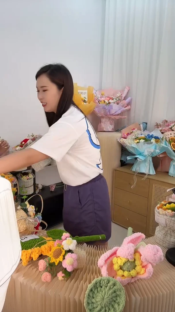 成品花束轻奢手工非遗毛线永生花创意礼物私人定制高端心意