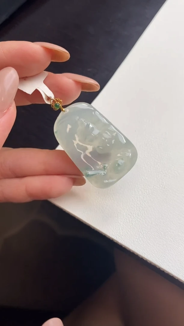 翡翠未镶嵌颈饰悟道