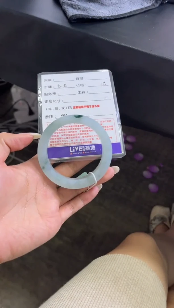 未镶嵌手镯定制翡翠是***～定制手镯不退不换