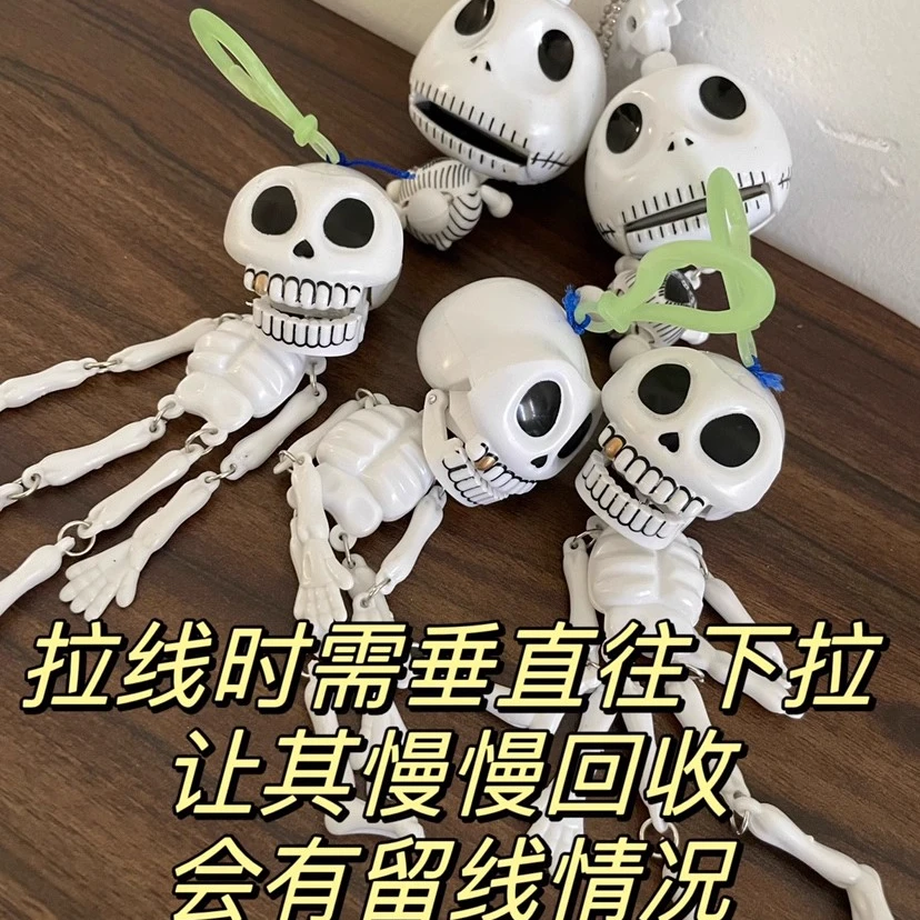 趣味拉线搞笑挂件背包骷髅头钥匙扣包包挂扣学生万圣节玩具小礼物