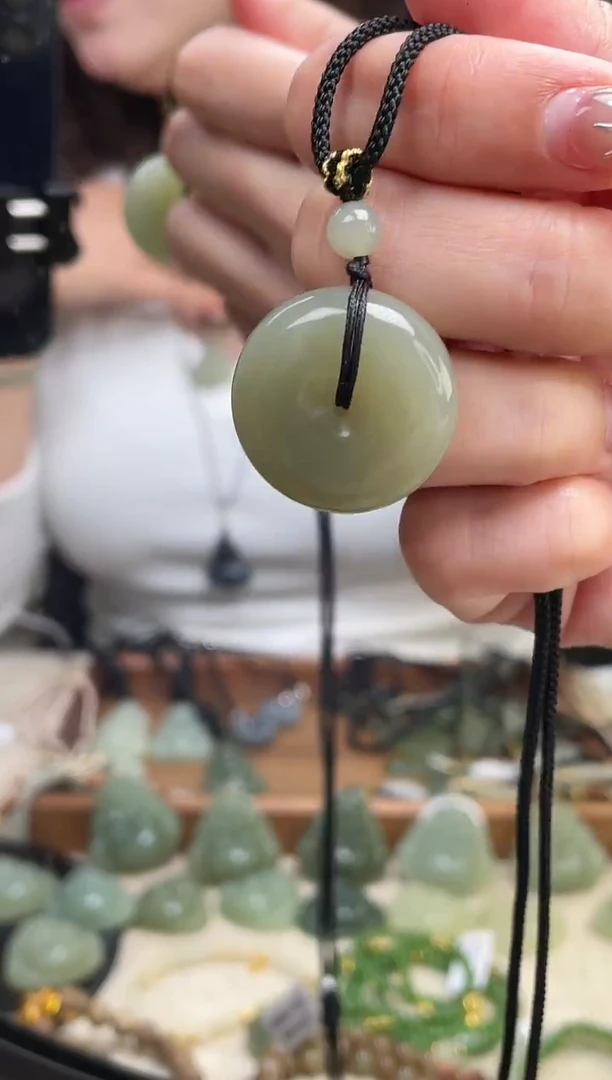 颈饰未镶嵌和田玉平安扣