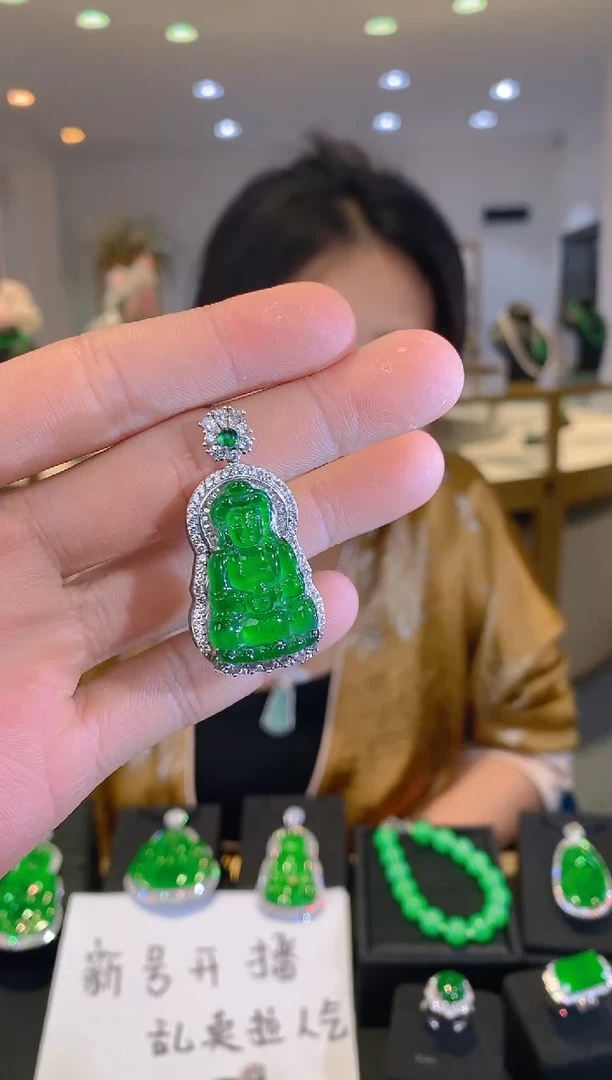 吊坠(赠链)银S925镶嵌翡翠翡翠a货多样性发