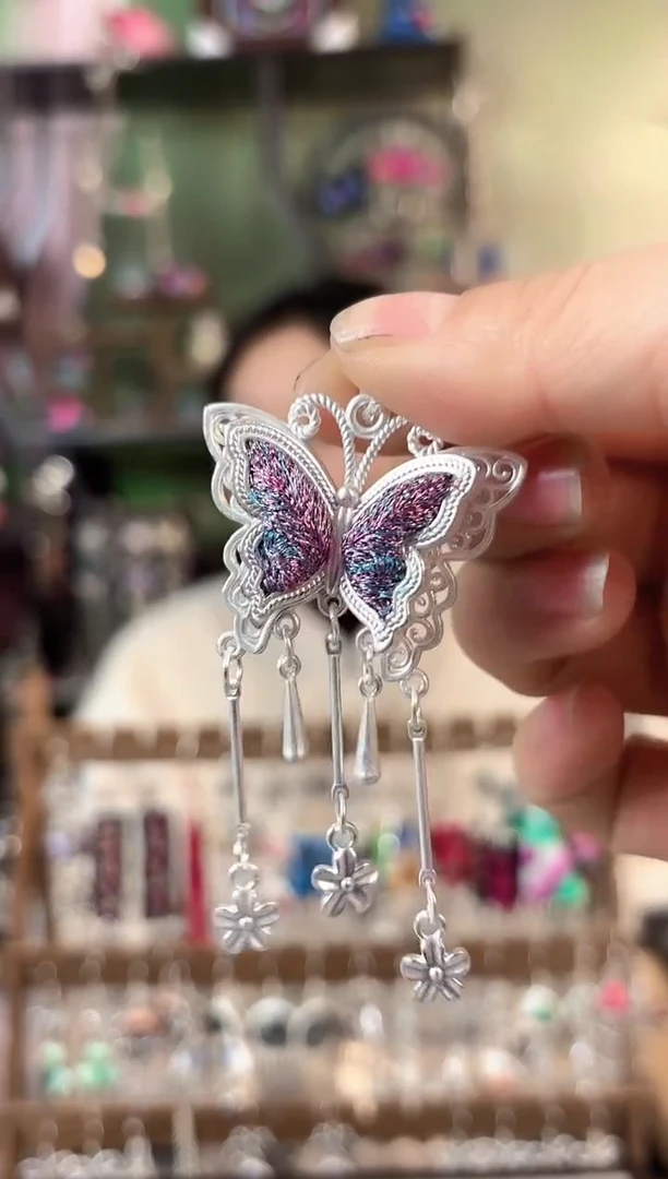 彩云南阁非遗老绣苗银饰品501