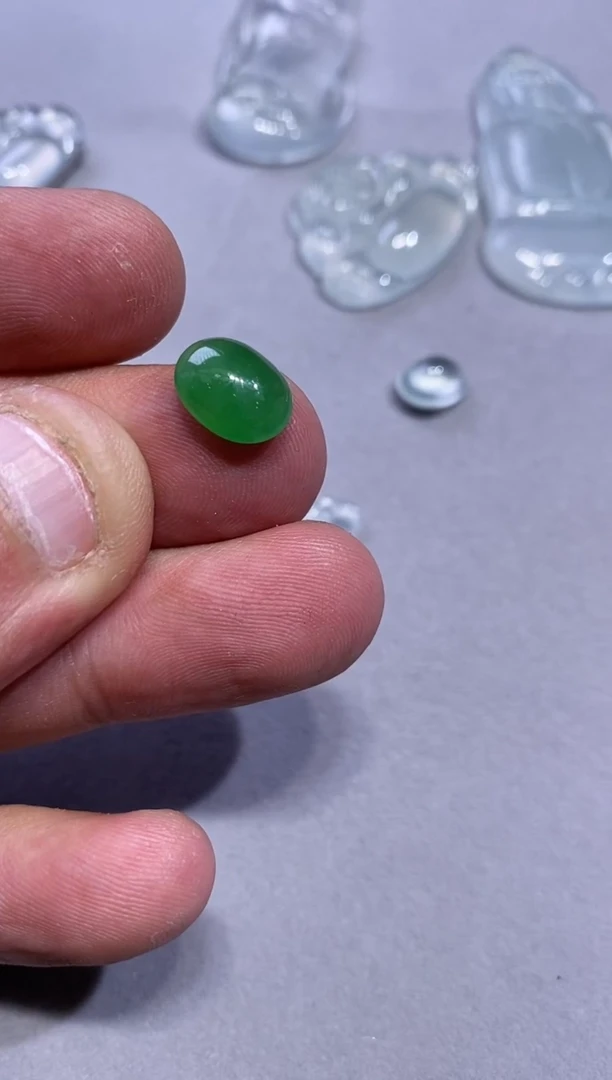 吊坠(不含链)未镶嵌翡翠蛋面3980  10.9  8.5  4.2