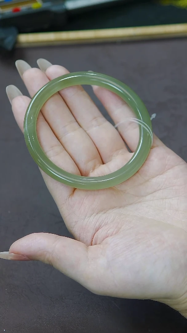 未镶嵌手镯和田玉55圈口 冰晴水手镯