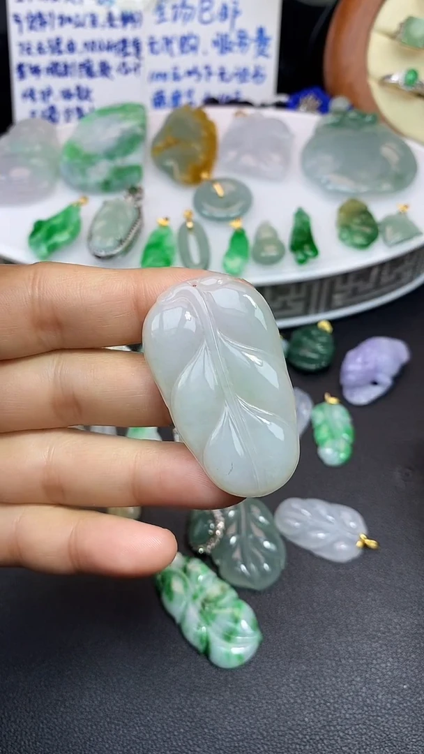 颈饰未镶嵌翡翠吊坠