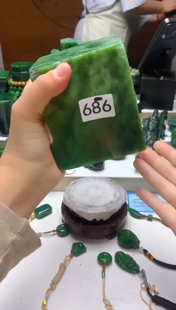 未镶嵌和田玉（碧玉）珠宝半成品0