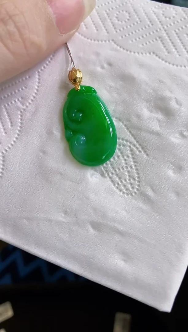 翡翠18K金镶嵌颈饰如意