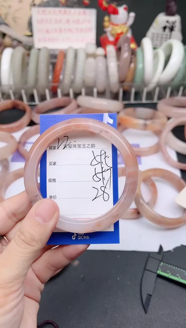 未镶嵌手镯石英质玉595
