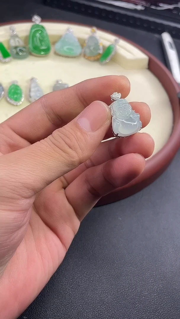 【闪购商品】翡翠颈饰18K金镶嵌吊坠