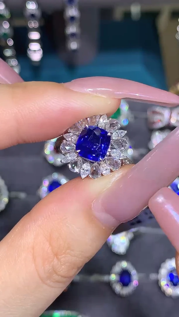 戒指蓝宝石18K金镶嵌2.0CT