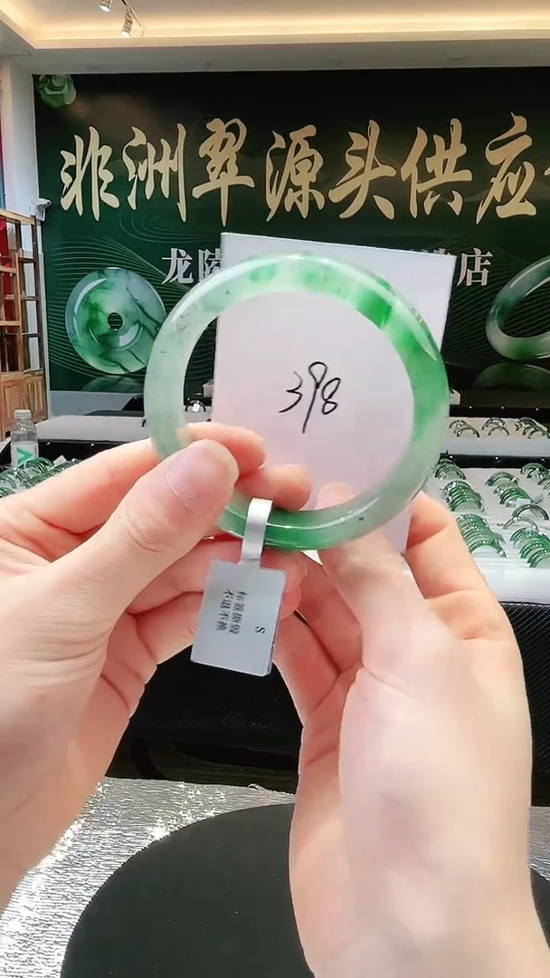 未镶嵌手镯石英质玉（非洲翠）微瑕一经发货运费不退介意勿拍