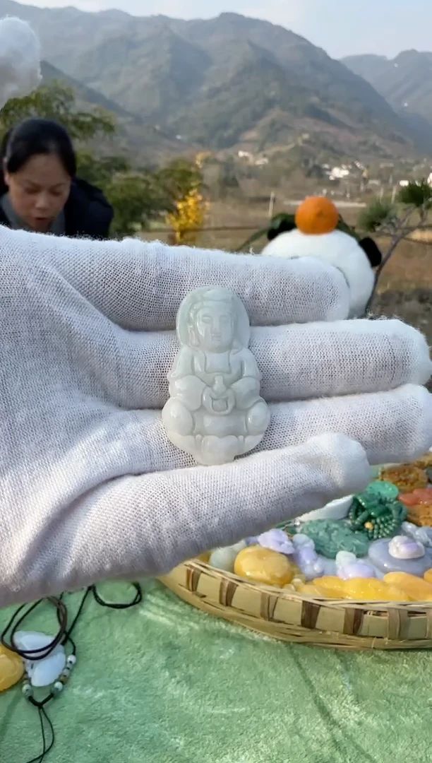 未镶嵌挂件翡翠吊坠