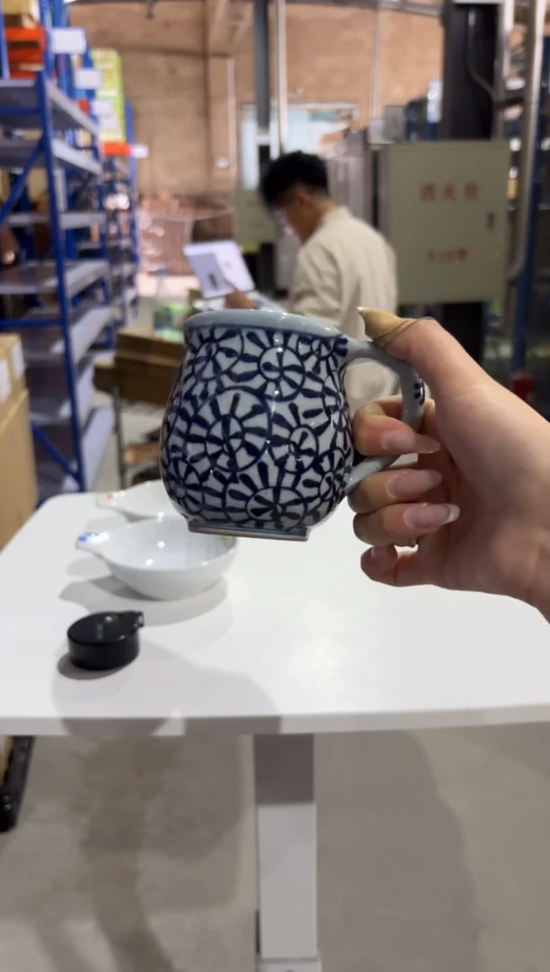 玻璃纸タコ唐草； 手造りマグカップ