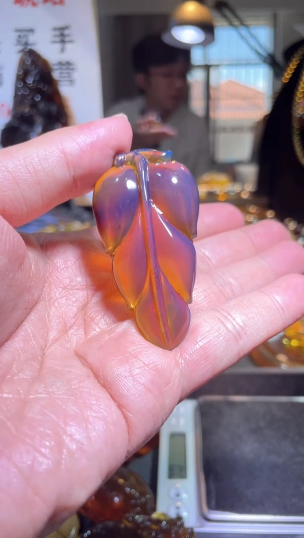 【闪购商品】琥珀裸石未镶嵌果冻红蜜 灵草珀 叶子