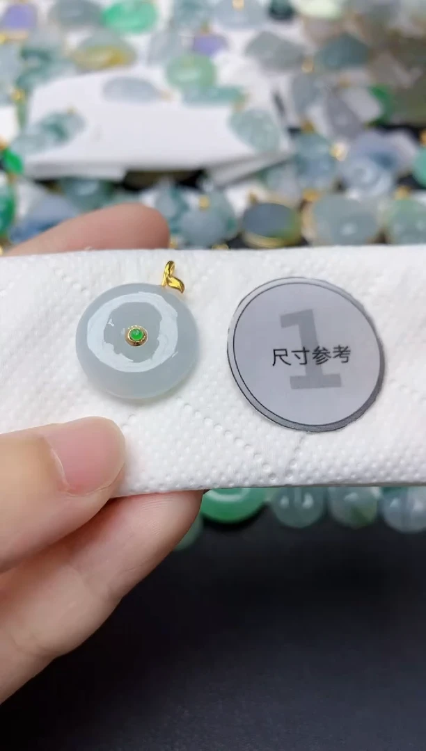 翡翠18K金镶嵌颈饰天然缅甸A货翡翠