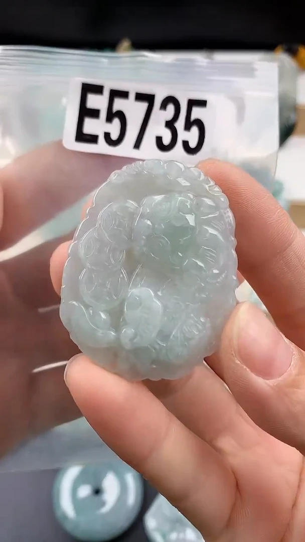 颈饰未镶嵌翡翠天然翡翠吊坠挂件
