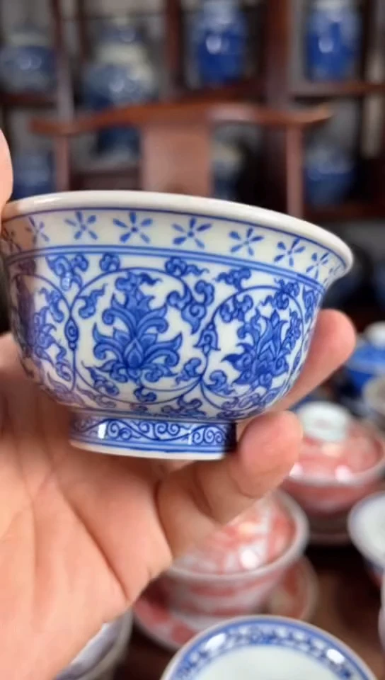 柴窑青花缠枝莲永乐压手杯杯