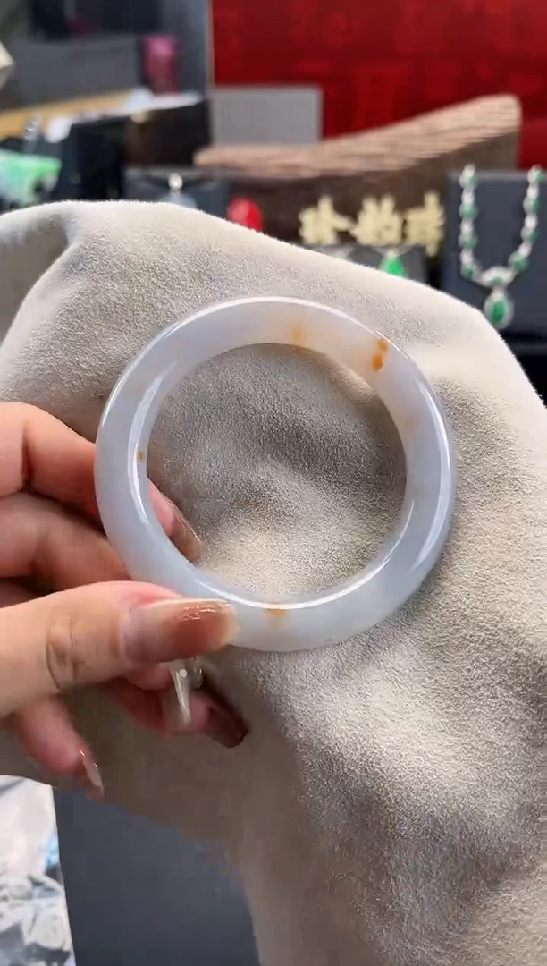 翡翠手镯未镶嵌手镯