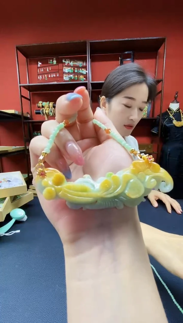 颈饰未镶嵌翡翠吊坠