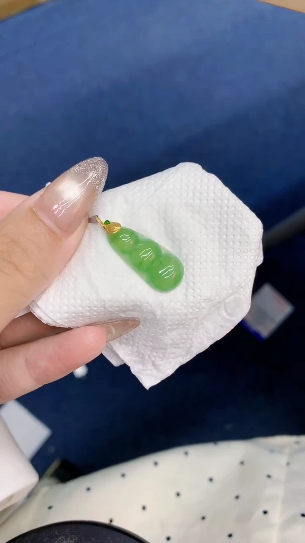 颈饰18K金镶嵌翡翠1