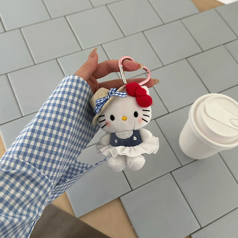 Kitty包包挂件春日出游草帽红格裙玩偶公仔钥匙扣可爱元气包挂饰m