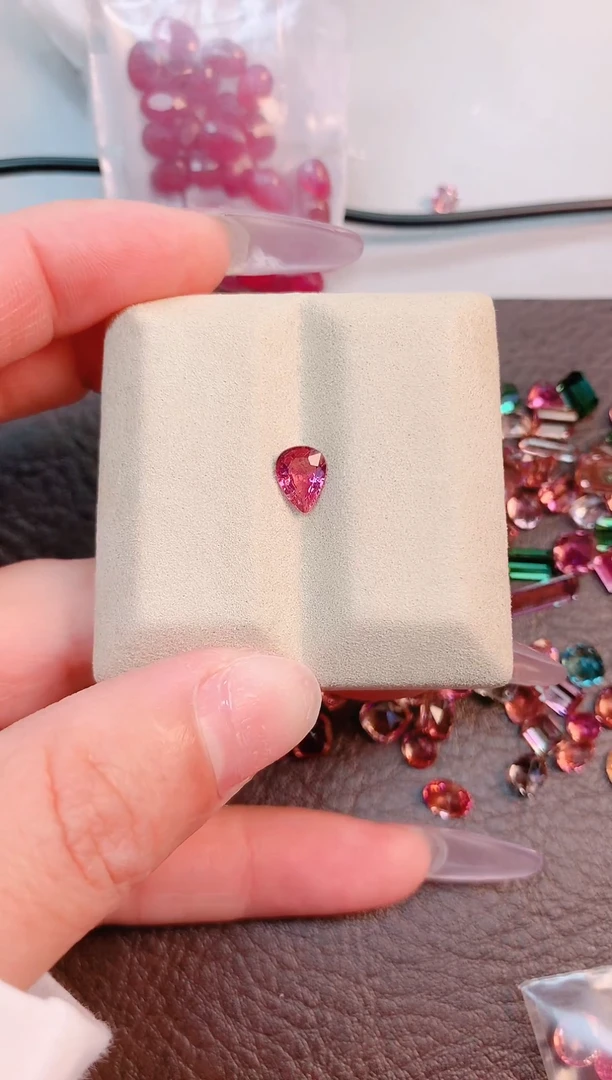 未镶嵌珠宝半成品碧玺0.86ct天然水滴碧玺裸石