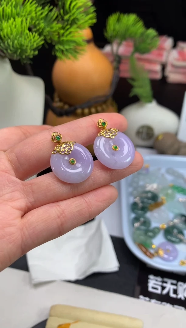 颈饰18K金镶嵌翡翠---117778多样性发其一