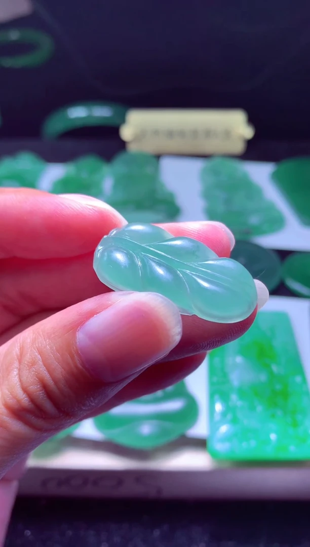 未镶嵌定制翡翠心**你天然缅甸翡翠A货毛货吊坠