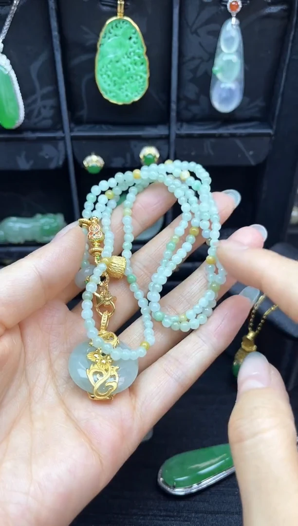 颈饰未镶嵌翡翠吊坠