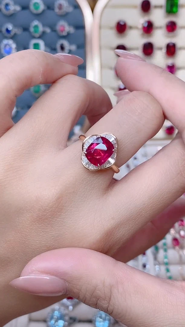 18K金镶嵌18K金戒指红色碧玺2.5ct