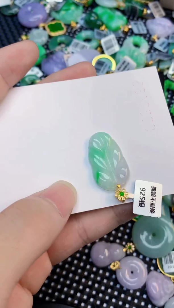 翡翠未镶嵌吊坠(不含链)1