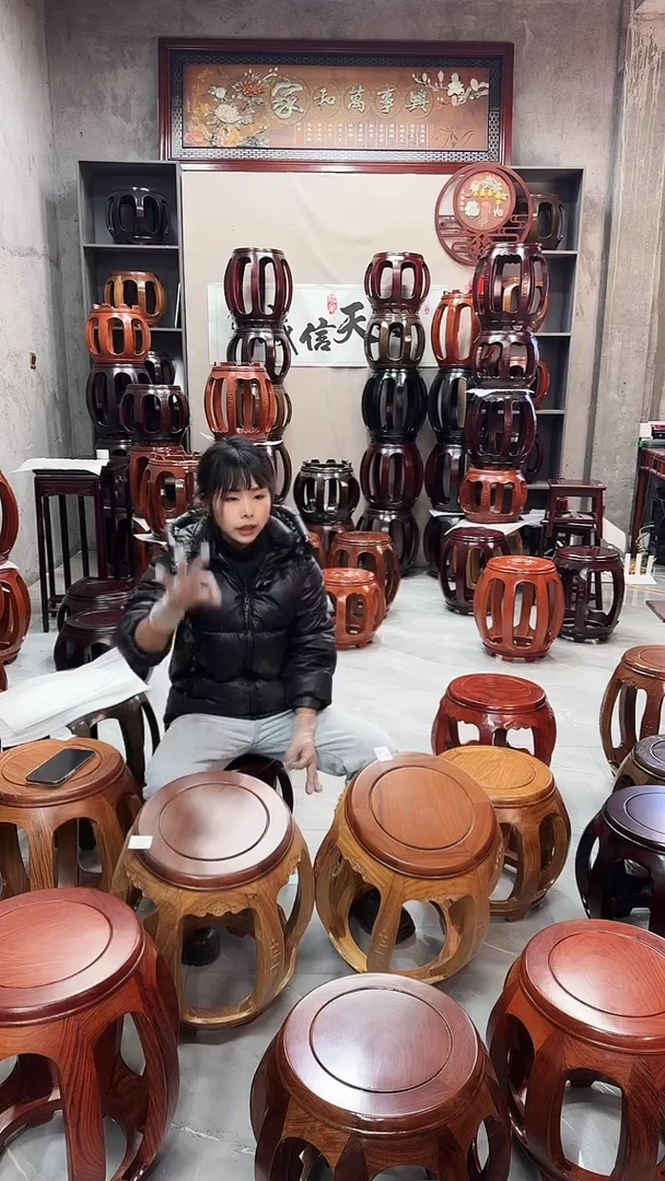 【闪购商品】花梨木类家具微瑕花梨木原木色雕花大号鼓凳