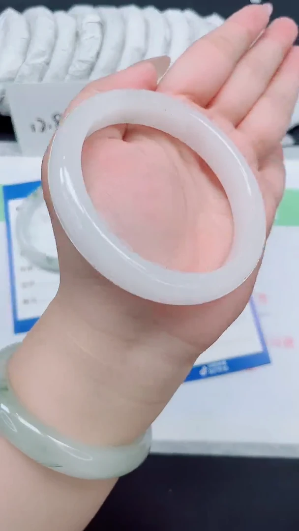 石英质玉手镯未镶嵌025-圈口：65.1