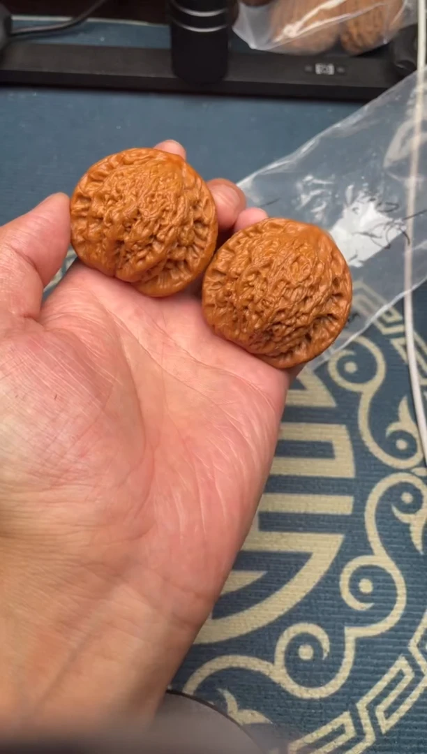 文玩核桃吊坠金公子45