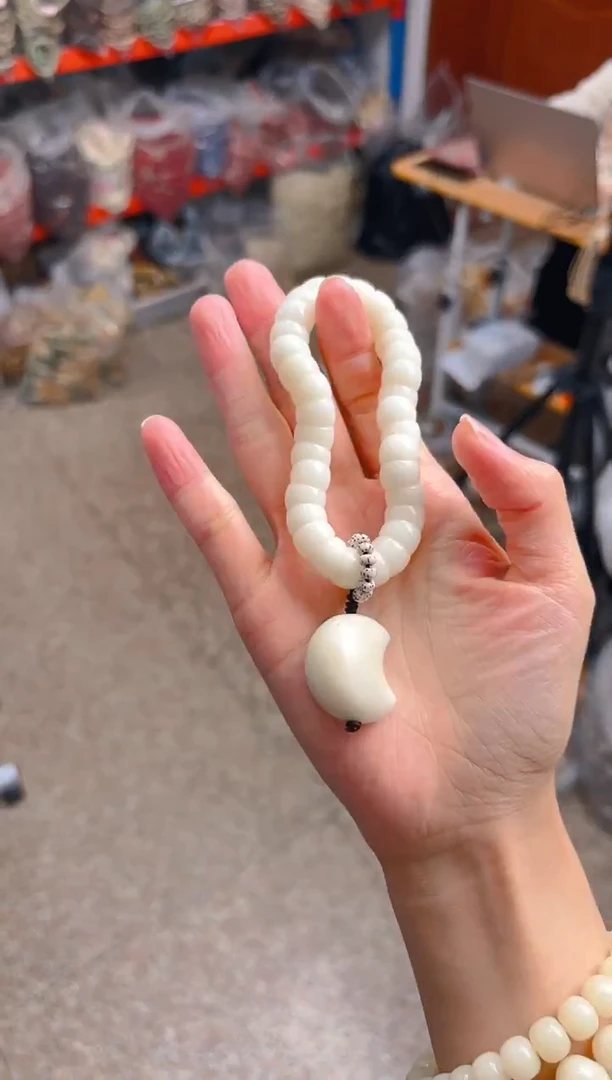 吊坠菩提根/象牙果白色大肠  月呀