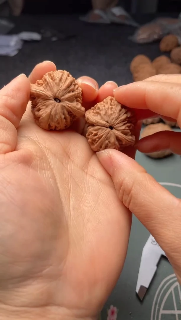 把件文玩核桃w106   莲花   35