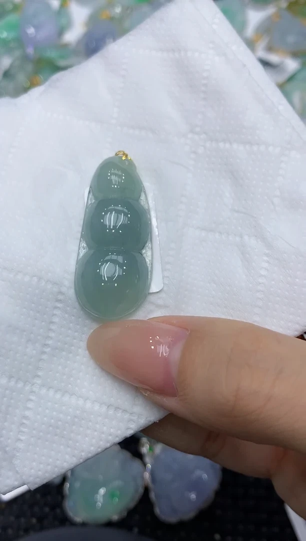 颈饰18K金镶嵌翡翠111111111111