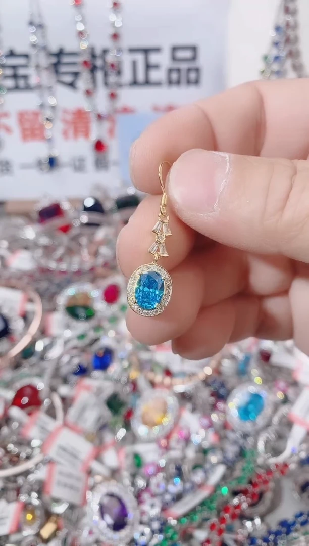 未镶嵌托帕石耳饰