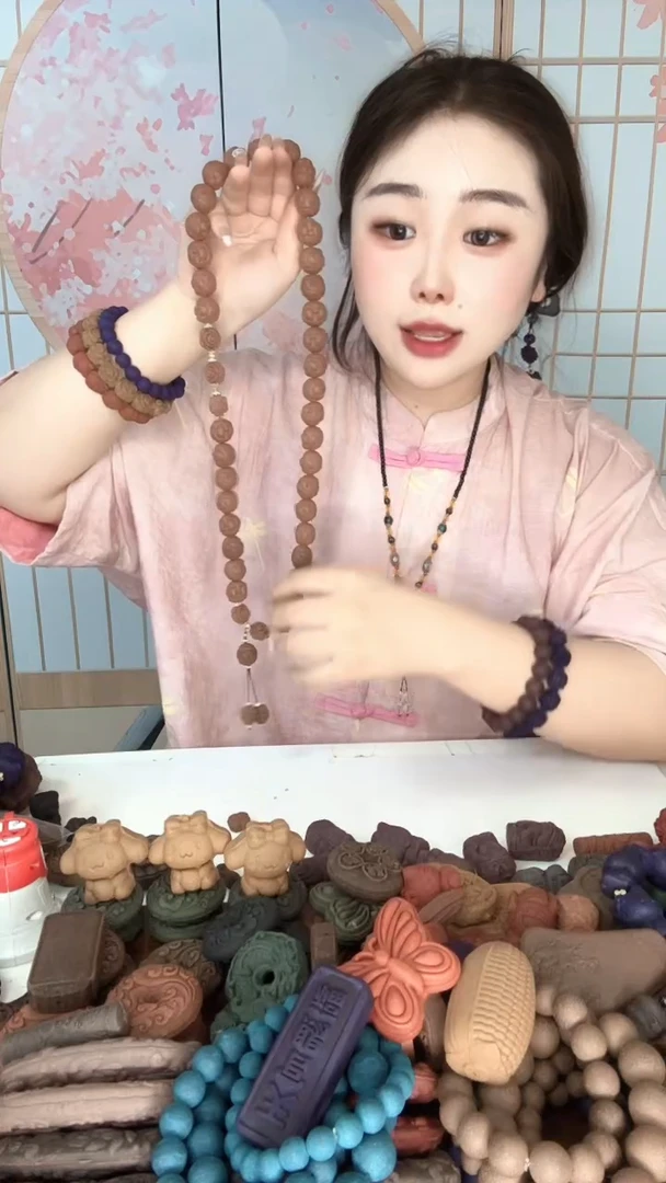 泥塑玫瑰畅情小猪脖挂1条